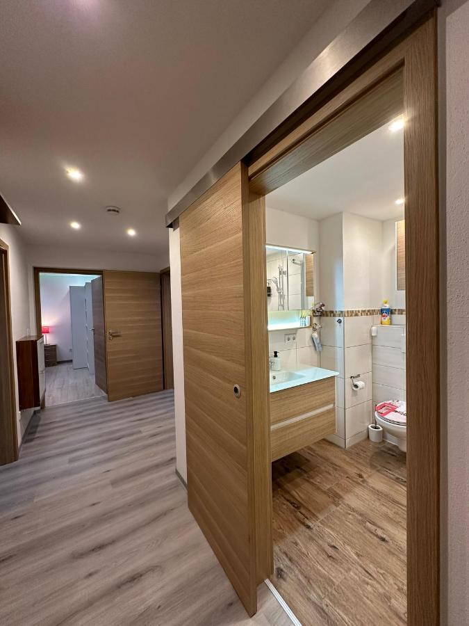 Modern Neuburg D - - 2 Zimmer, Parkplatz, Balkon, Wi-fi, 2 Tv, Dusche, Kueche Apartment