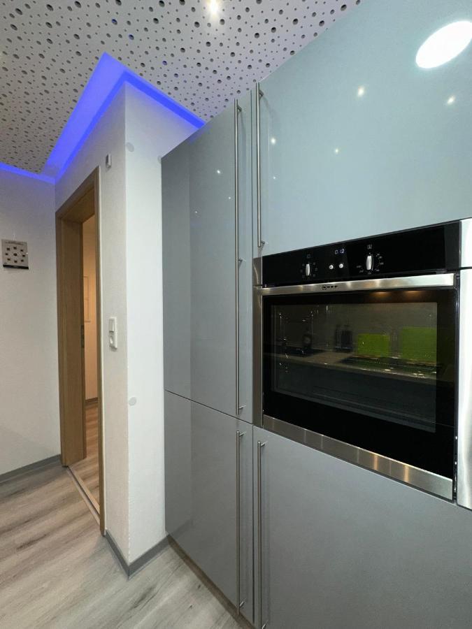 Modern Neuburg D - - 2 Zimmer, Parkplatz, Balkon, Wi-fi, 2 Tv, Dusche, Kueche Apartment *