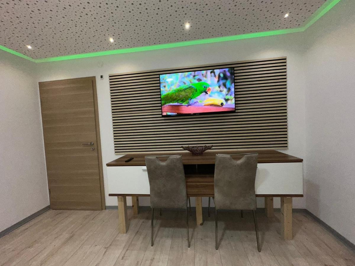 Apartment Modern Neuburg D - - 2 Zimmer, Parkplatz, Balkon, Wi-fi, 2 Tv, Dusche, Kueche *