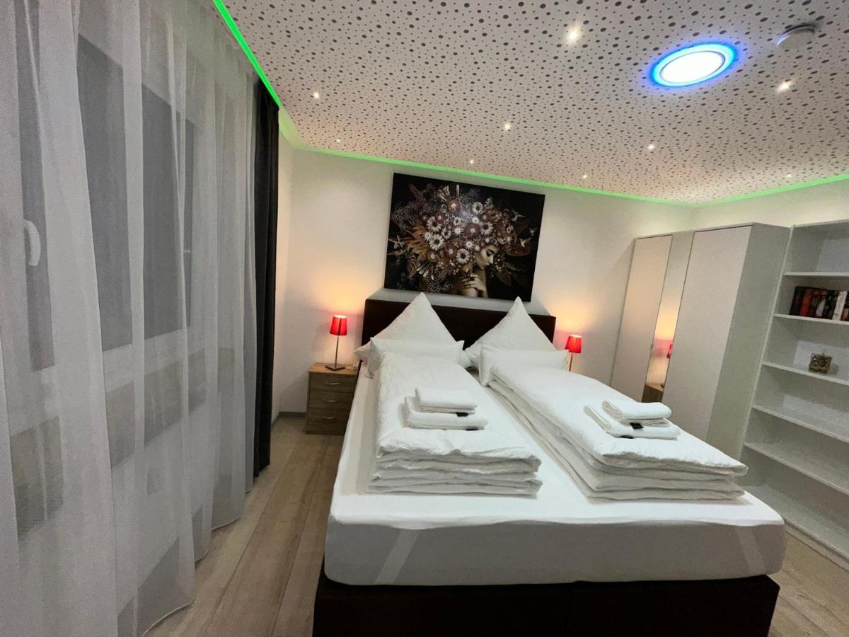 Modern Neuburg D - - 2 Zimmer, Parkplatz, Balkon, Wi-fi, 2 Tv, Dusche, Kueche *