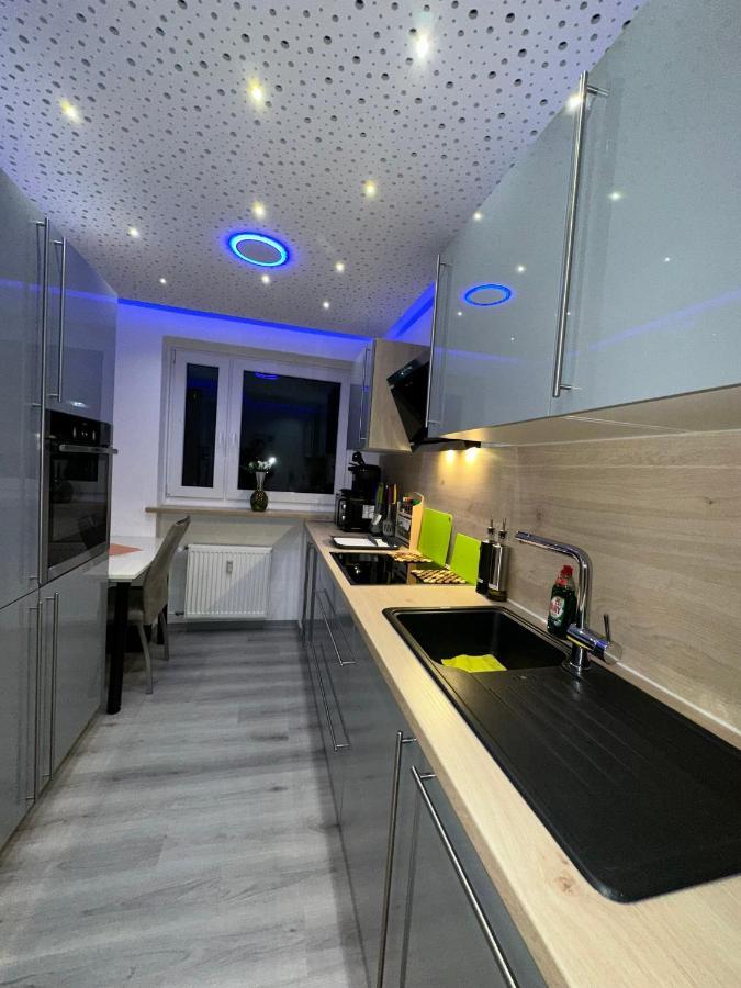 Modern Neuburg D - - 2 Zimmer, Parkplatz, Balkon, Wi-fi, 2 Tv, Dusche, Kueche Apartment *