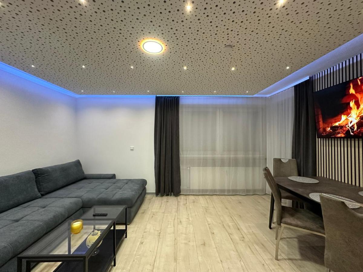 Modern Neuburg D - - 2 Zimmer, Parkplatz, Balkon, Wi-fi, 2 Tv, Dusche, Kueche Apartment