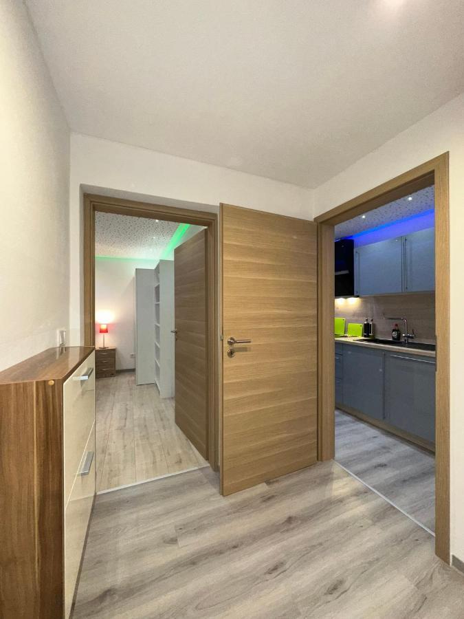 Modern Neuburg D - - 2 Zimmer, Parkplatz, Balkon, Wi-fi, 2 Tv, Dusche, Kueche