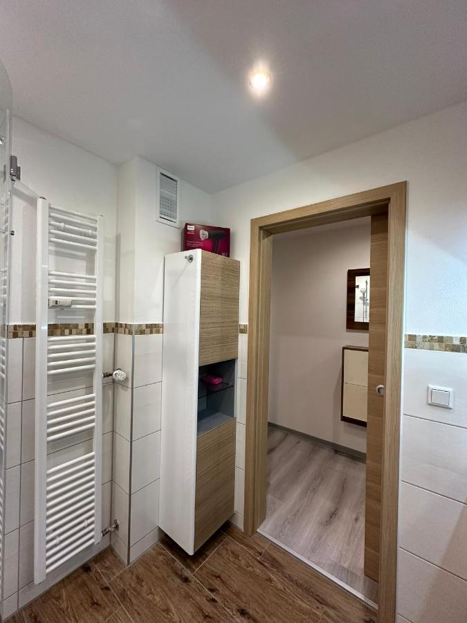Apartment Modern Neuburg D - - 2 Zimmer, Parkplatz, Balkon, Wi-fi, 2 Tv, Dusche, Kueche *