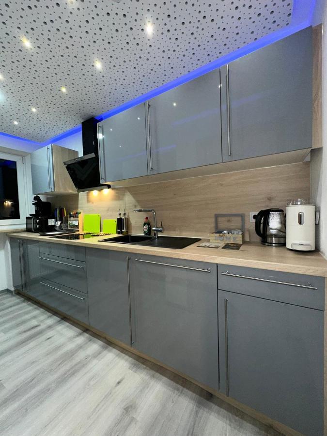 Modern Neuburg D - - 2 Zimmer, Parkplatz, Balkon, Wi-fi, 2 Tv, Dusche, Kueche Apartment *